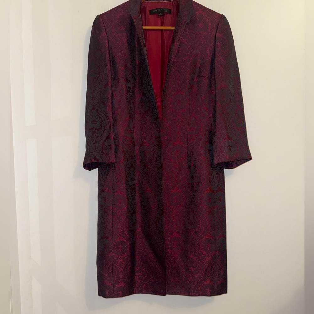 Anne Klein Burgundy & Black Jacquard Brocade Coat – Size 6 - Picture 3 of 15